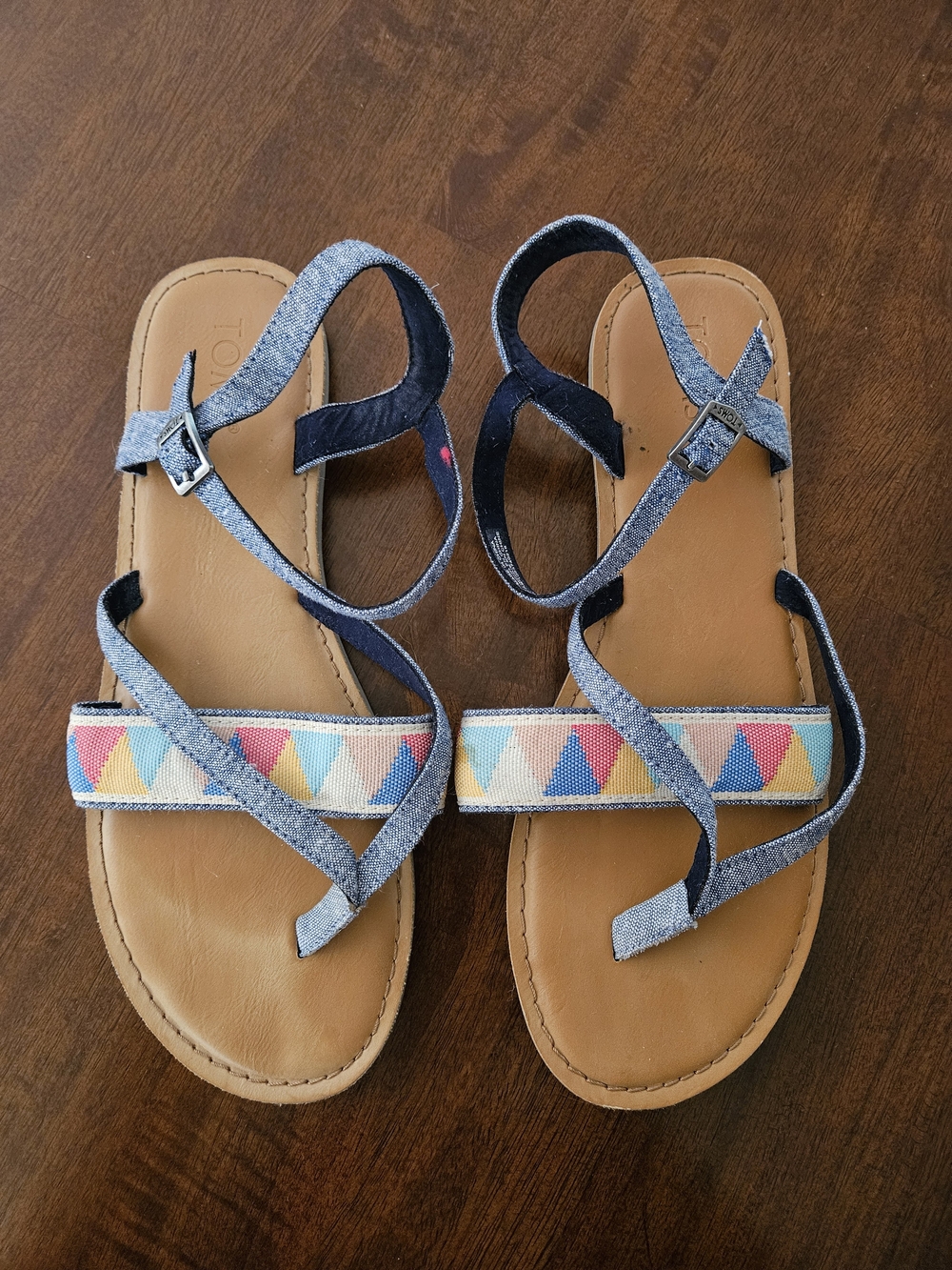 EUC TOMS Viv Multicolor Crochet Triangle Sandals